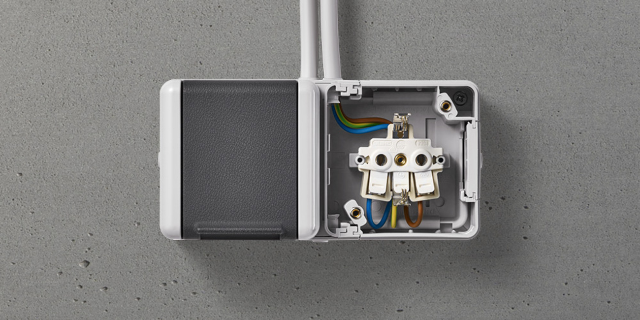 Doppelsteckdose mit Trennsteg bei Hornauer Elektrotechnik in Pösing